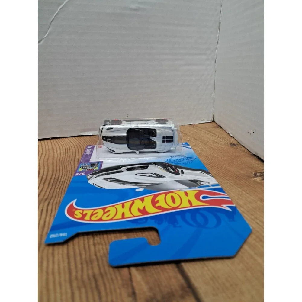 Hot Wheels '19 Corvette ZR1 Convertible White #134 134/250 2021 HW Torque 3/5